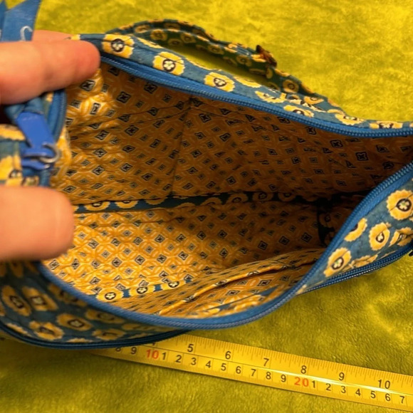 Well loved Vera Bradley Purse, see photos for signs of wear - Picture 4 of 6
